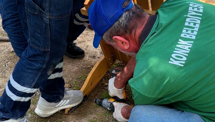 Konak Belediyesi’nin baştan sona yenilediği parktaki banklar paramparça edildi
