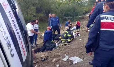 İzmir’den Dönüşte Tur Otobüsü Kaza Yaptı! 2 Ölü