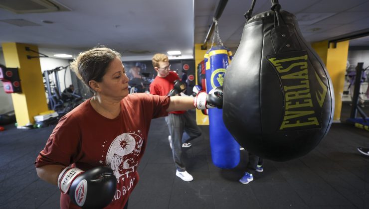 Bucalı kadınlar kick boks dersleriyle güçleniyor