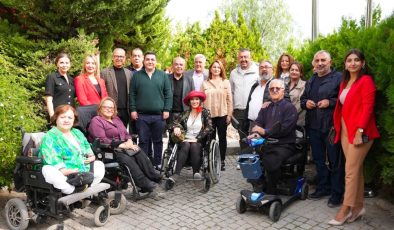 Çeşme Belediyesi Alaçatı Ek Hizmet Binası Kırmızı Bayrak Ödülü aldı