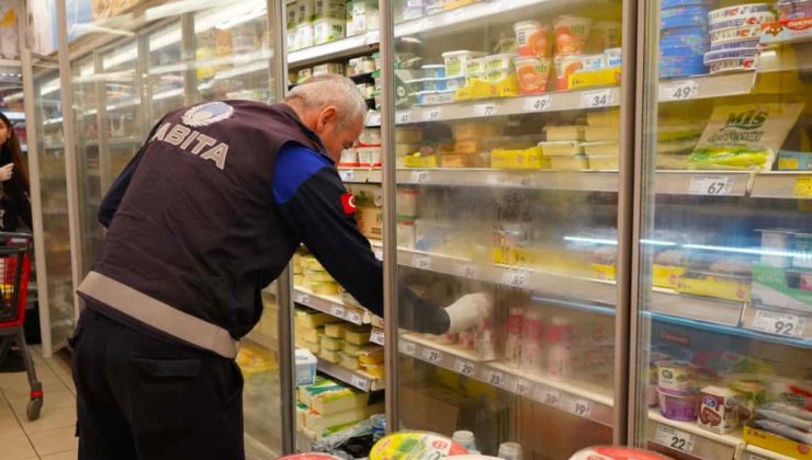 Çeşme Belediyesi Zabıta ekiplerinden market ve okul kantinlerine sıkı denetim