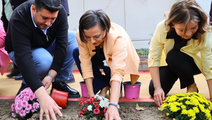 Karabağlar ‘da Parklar Yenileniyor, Mahalleler Güzelleşiyor