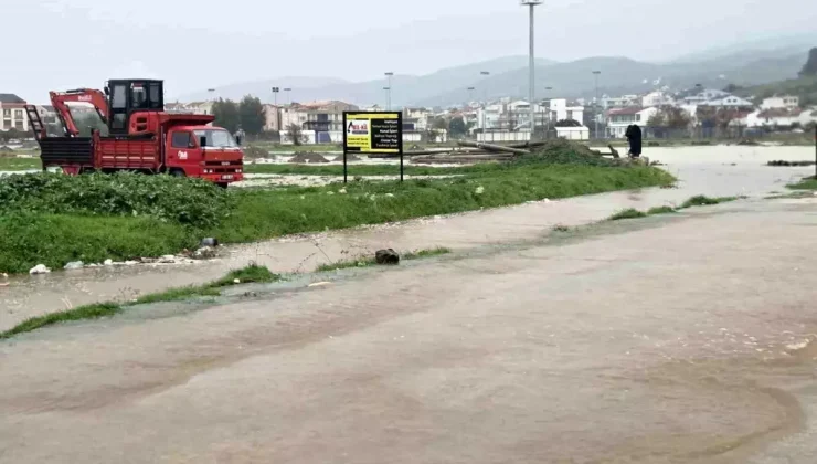 İzmir’de Sel Felaketi: Su Tahliye Çalışmaları Sürüyor