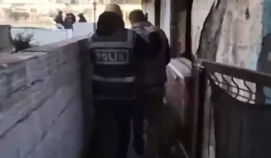 İzmir’de Firari 4 Hükümlü Siber Dolandırıcılıktan Yakalandı