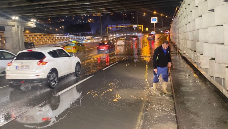 İzmir Sağanak ve Fırtına: Hayat Durma Noktasında!