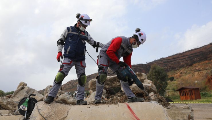Seferihisar Arama Kurtarma (SAK) ekibi afetlere karşı hazırlıklarını aralıksız sürdürüyor