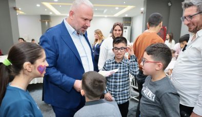 Menemen’de özel çocukların karne sevinci yürekleri ısıttı