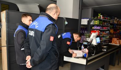 TORBALI ZABITASI’NDAN HALK SAĞLIĞINI TEHDİT EDEN MARKETLERE MÜHÜR