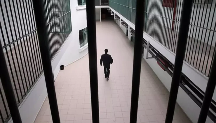 İzmir’de Cezaevi Saldırısında İki Memur Yaralandı