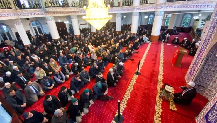 İzmir’de 500 Yıllık 1001 Hatim Geleneği Coşkuyla Kutlandı