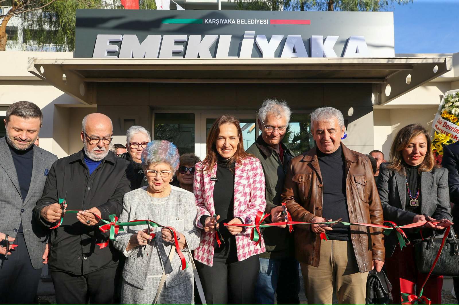 Karşıyaka’da bir açılış daha: Çınarlar ‘Emekli Yaka’ya kavuştu!