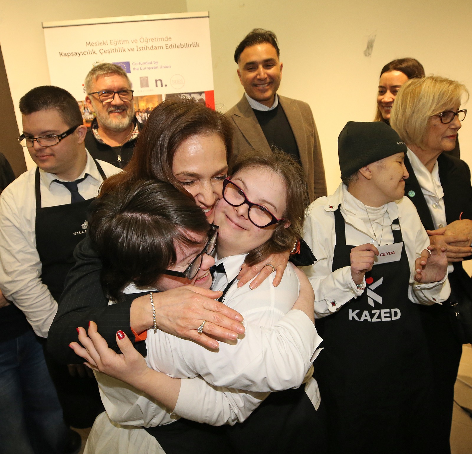 Karşıyaka’nın özel gençleri mutfakta hünerlerini sergiledi