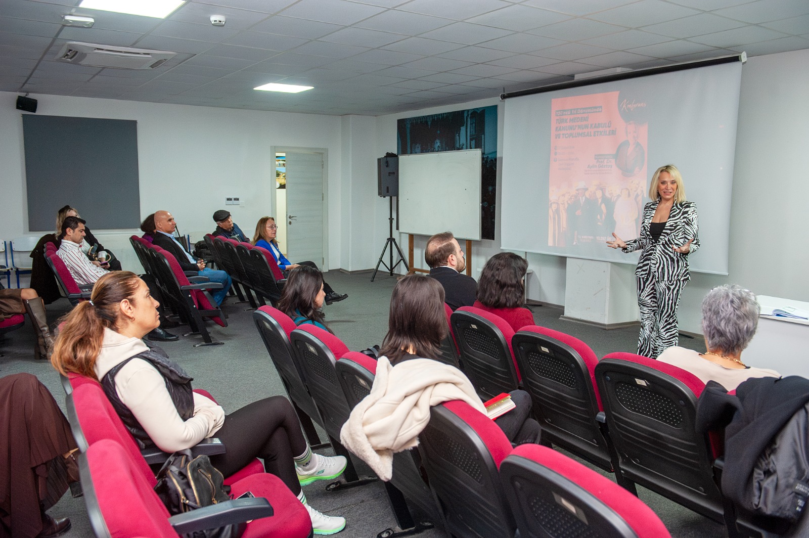 Türk Medeni Kanunu’nun toplumsal etkileri Karşıyaka’da konuşuldu