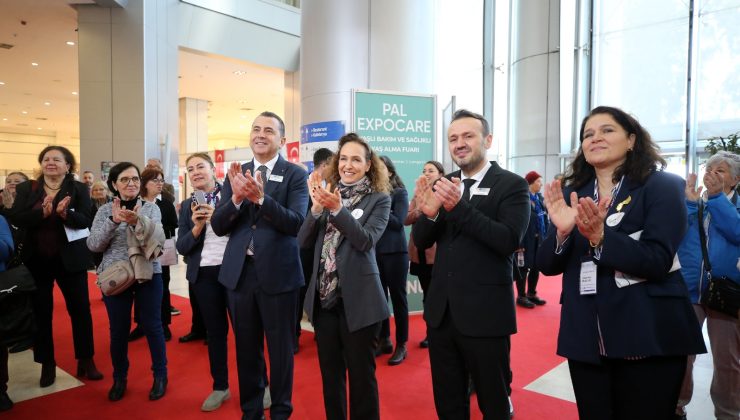 Karşıyaka Belediyesi ileri yaş hizmetlerini Sağlıklı Yaş Alma Fuarı’na taşıdı
