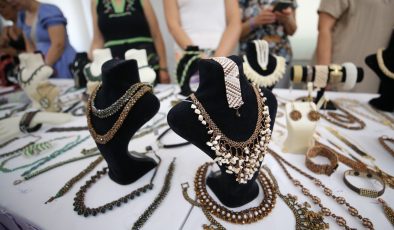 Karşıyaka’nın mahalle merkezlerinde eğitim ve üretim seferberliği