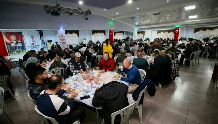 Karşıyaka’da ilk iftar sofrası Cumhuriyet Mahallesi’nde kuruldu