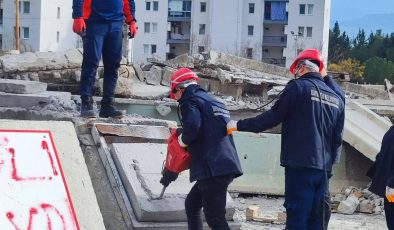 Bayraklı Belediyesi Arama Kurtarma Ekipleri AFAD Eğitimini Tamamladı