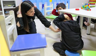 Buca’da miniklere deprem eğitimi