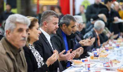 Başkan Görkem Duman Bucalılarla aynı sofrada buluştu