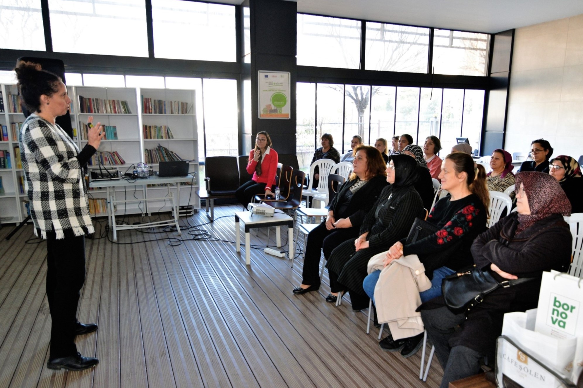 Bornova’da kadınlar hem üretiyor hem bilinçleniyor