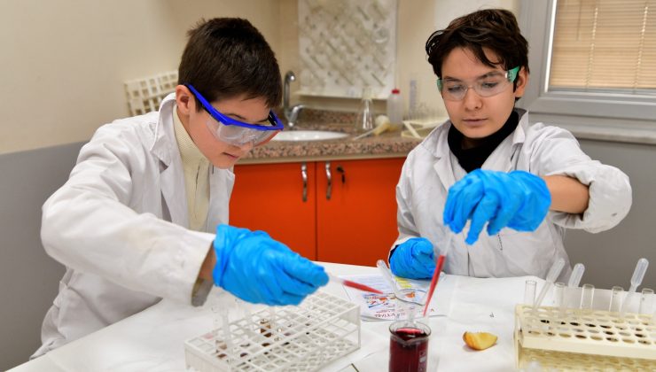 Bornovalı çocukların Kış Bilim Kampı heyecanı