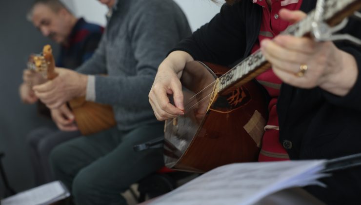 Konak’ta ücretsiz bağlama kursuna yoğun ilgi