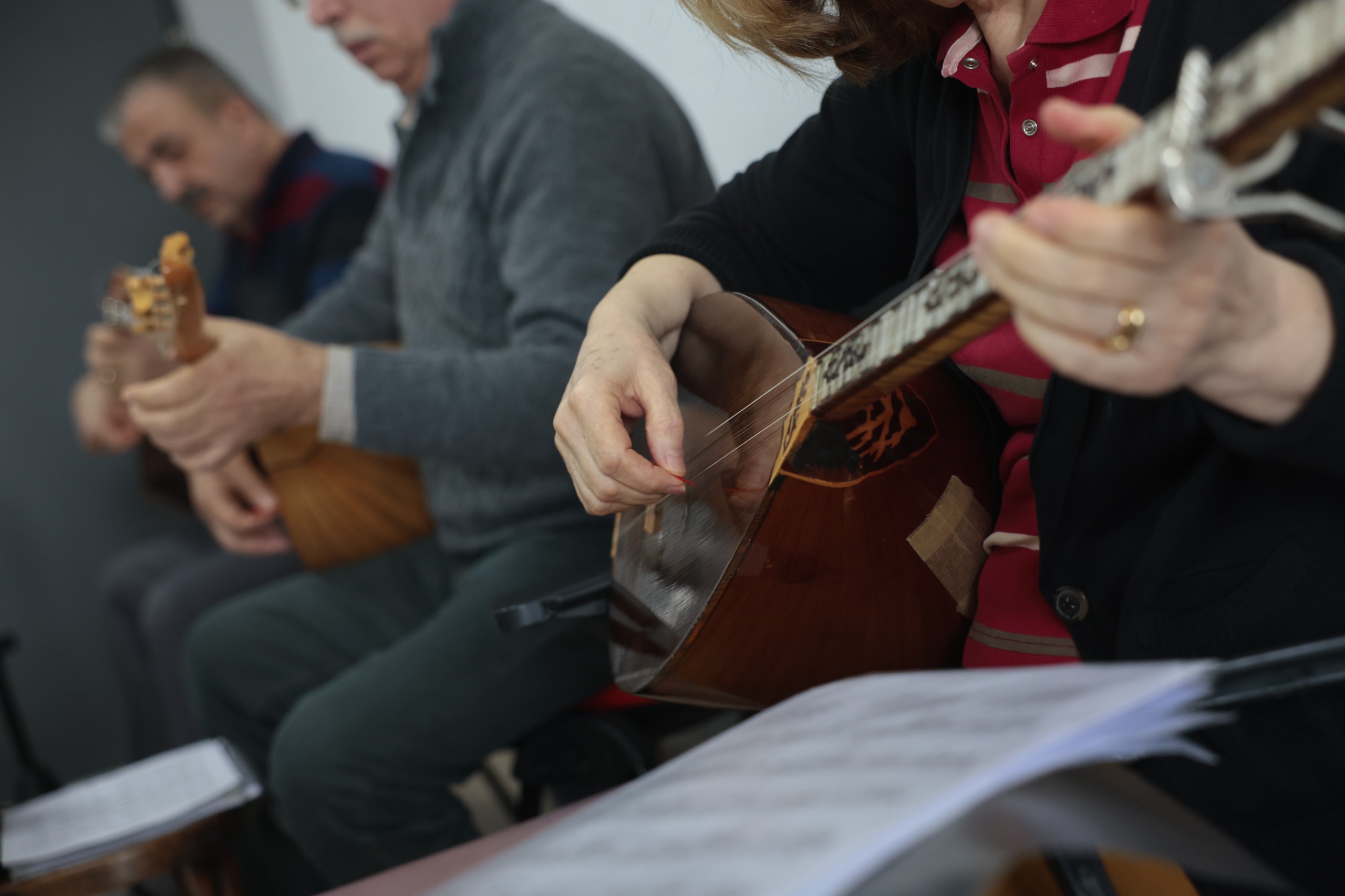 Konak’ta ücretsiz bağlama kursuna yoğun ilgi