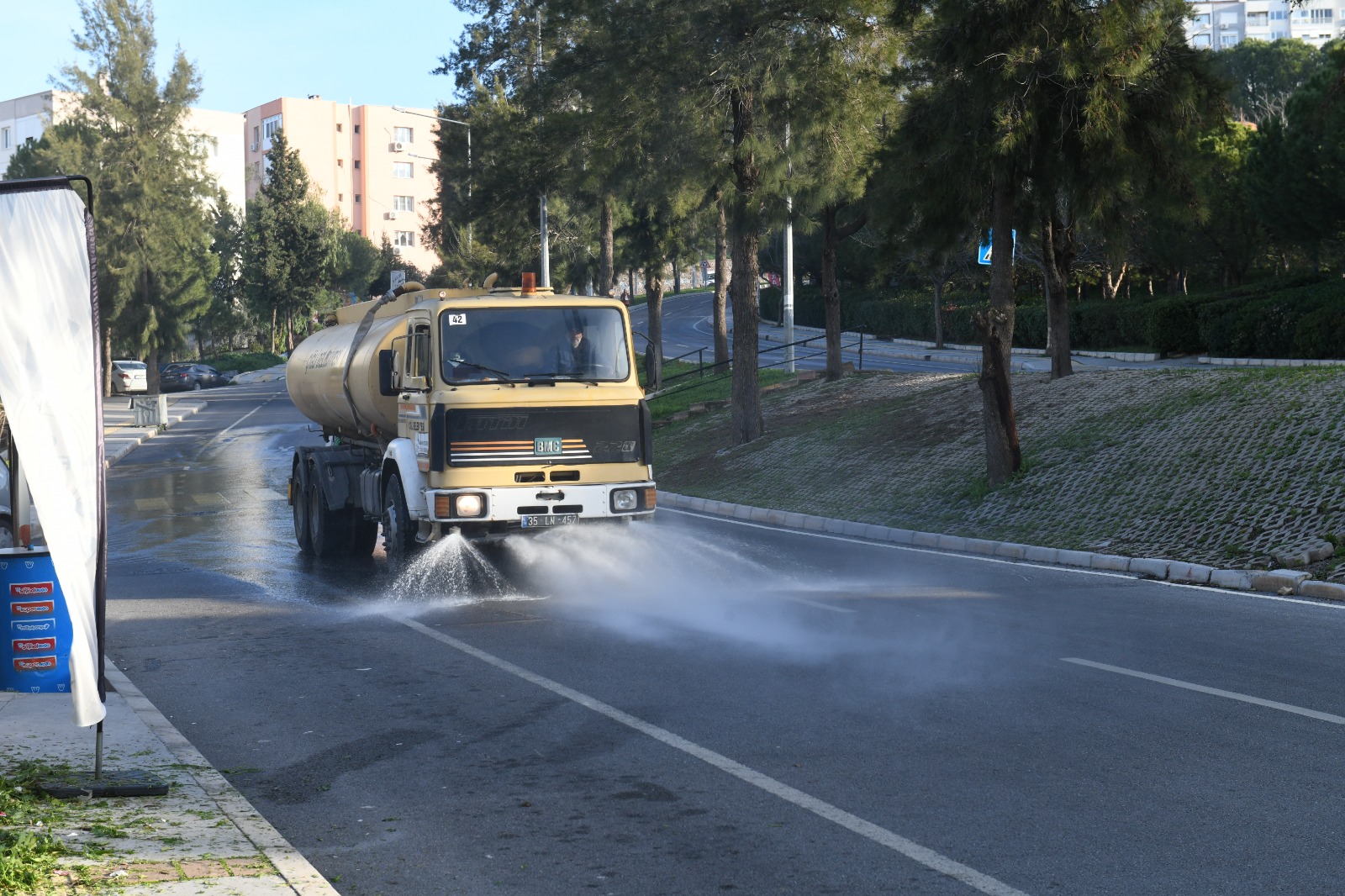 Çiğli’de Temizlik Seferberliği Aralıksız Sürüyor