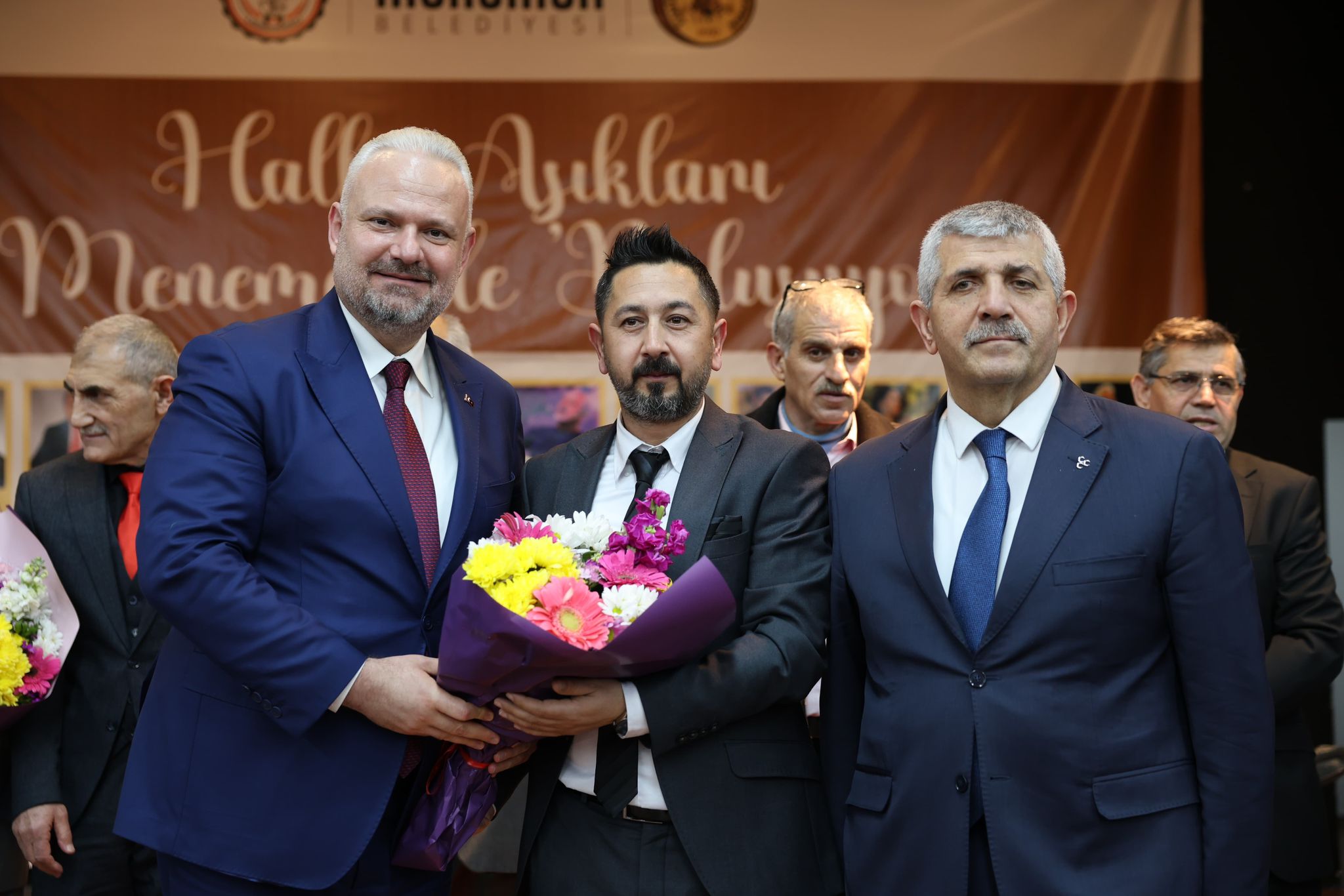 Menemen’de halk aşıkları geçidi!