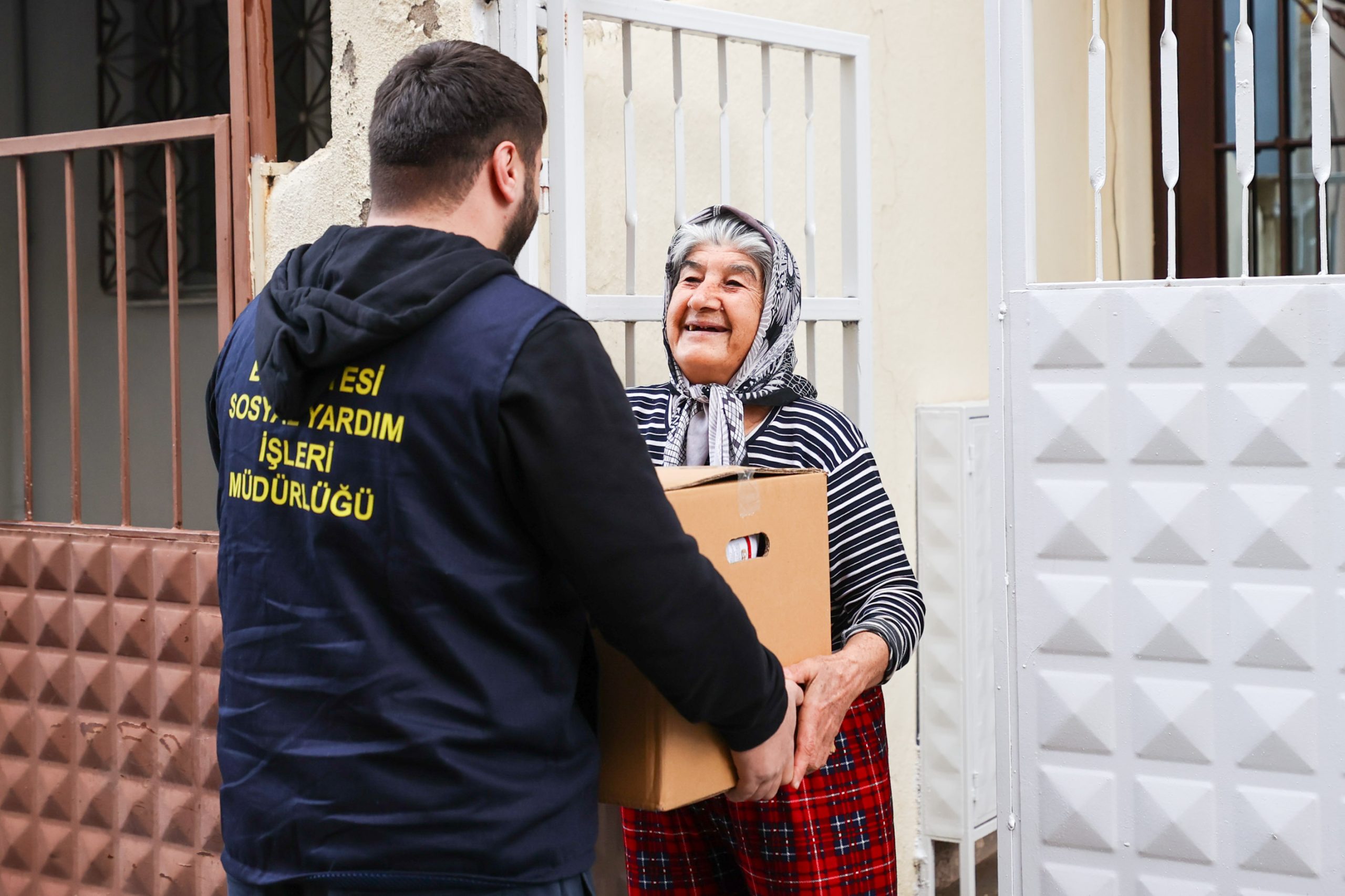 Buca’da Ramazan bereketi sofralara taşınıyor