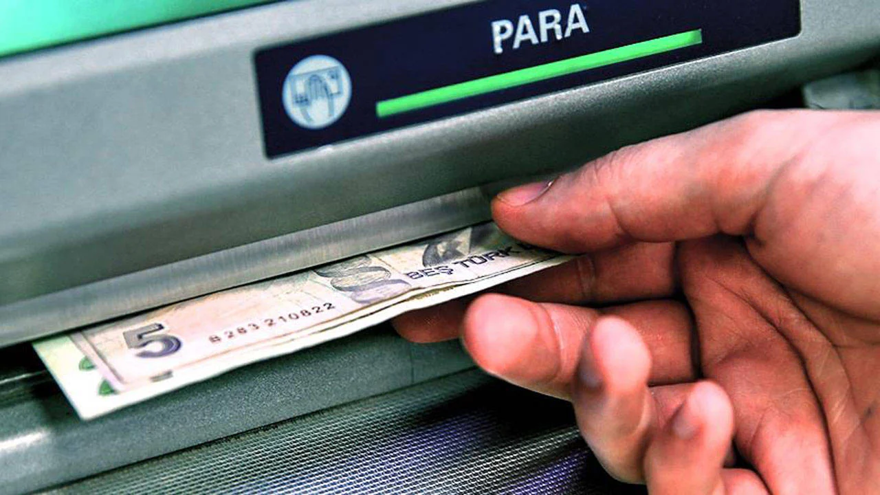 Emeklilerin maaş farkı bugün yatıyor: Kim, ne zaman alabilecek?