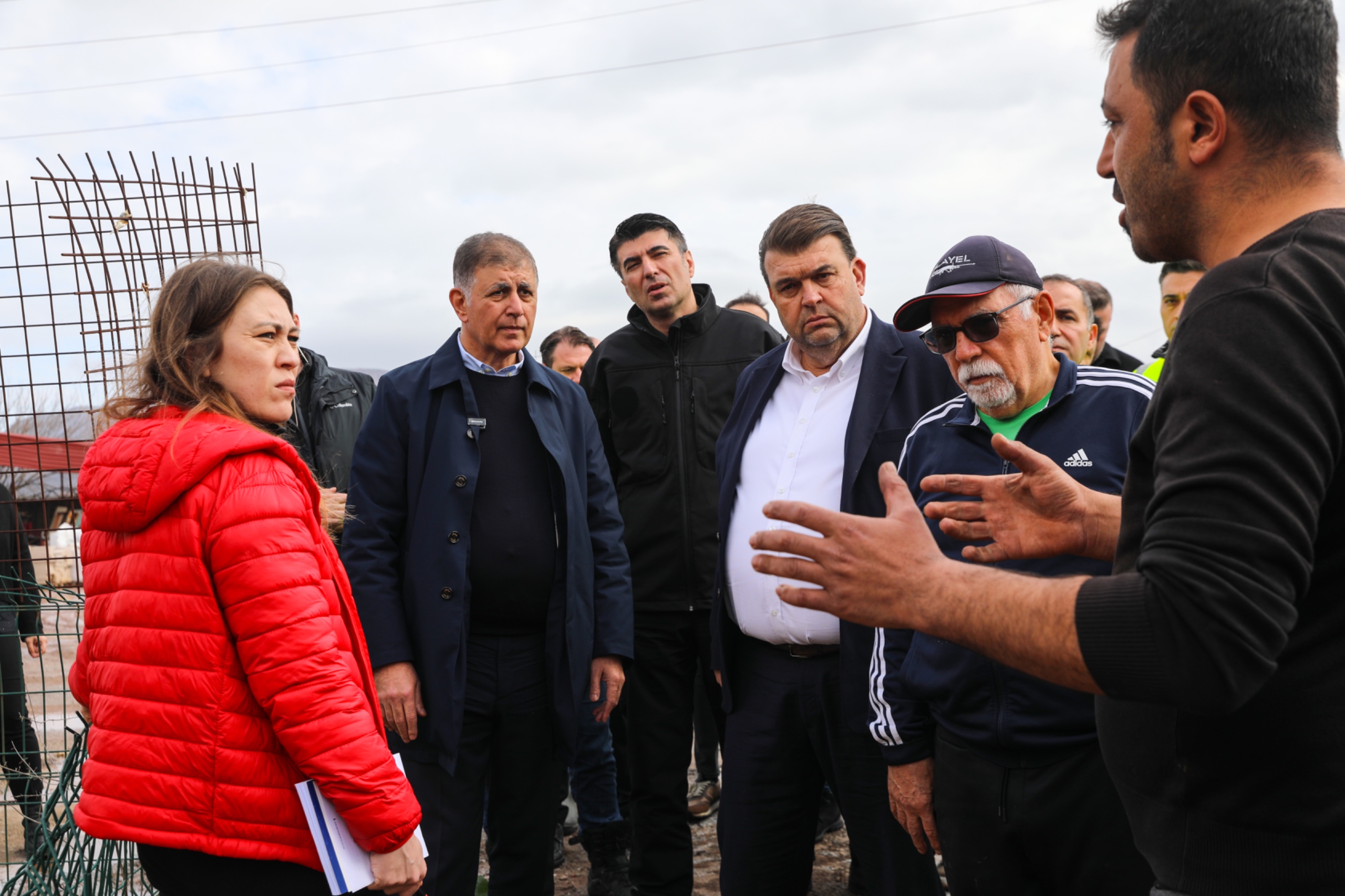 Seferihisar’da sel ve fırtına sonrası yoğun mesai; Tüm ihbarlara anında müdahale