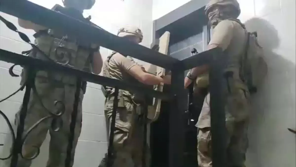 İzmir’de DEAŞ’a Yönelik Operasyon: 8 Gözaltı!