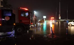 Kordonboyu Sağanakla Trafiğe Kapandı!