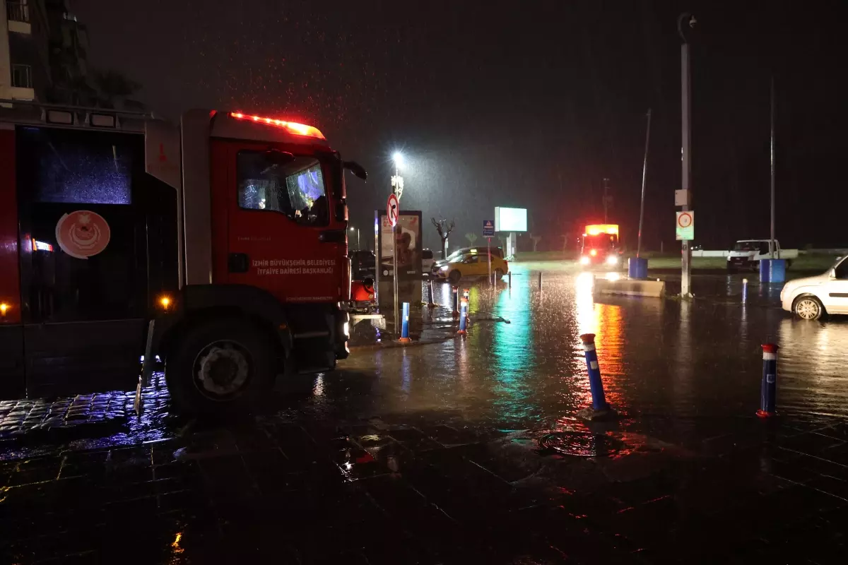 Kordonboyu Sağanakla Trafiğe Kapandı!