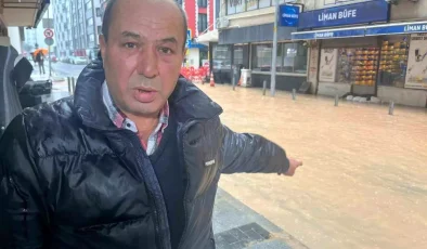 İzmir’de Sağanak Yağış Hayatı Olumsuz Etkiledi!