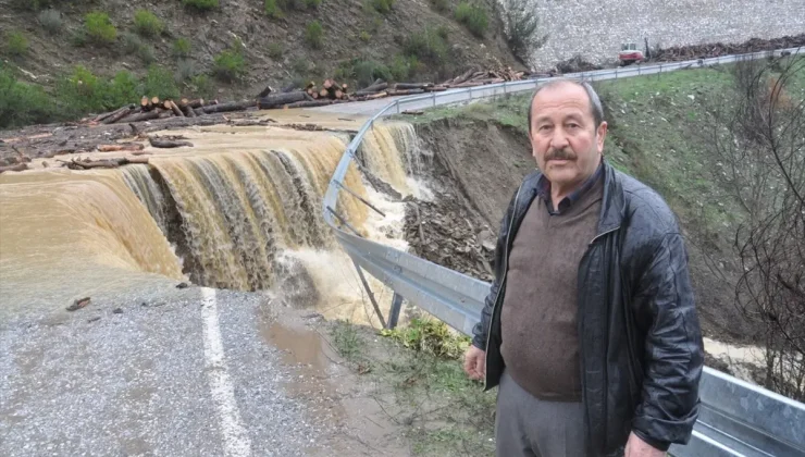 İzmir’de Sağanak Sonucu Yol Çöktü, Ulaşım Kapandı!