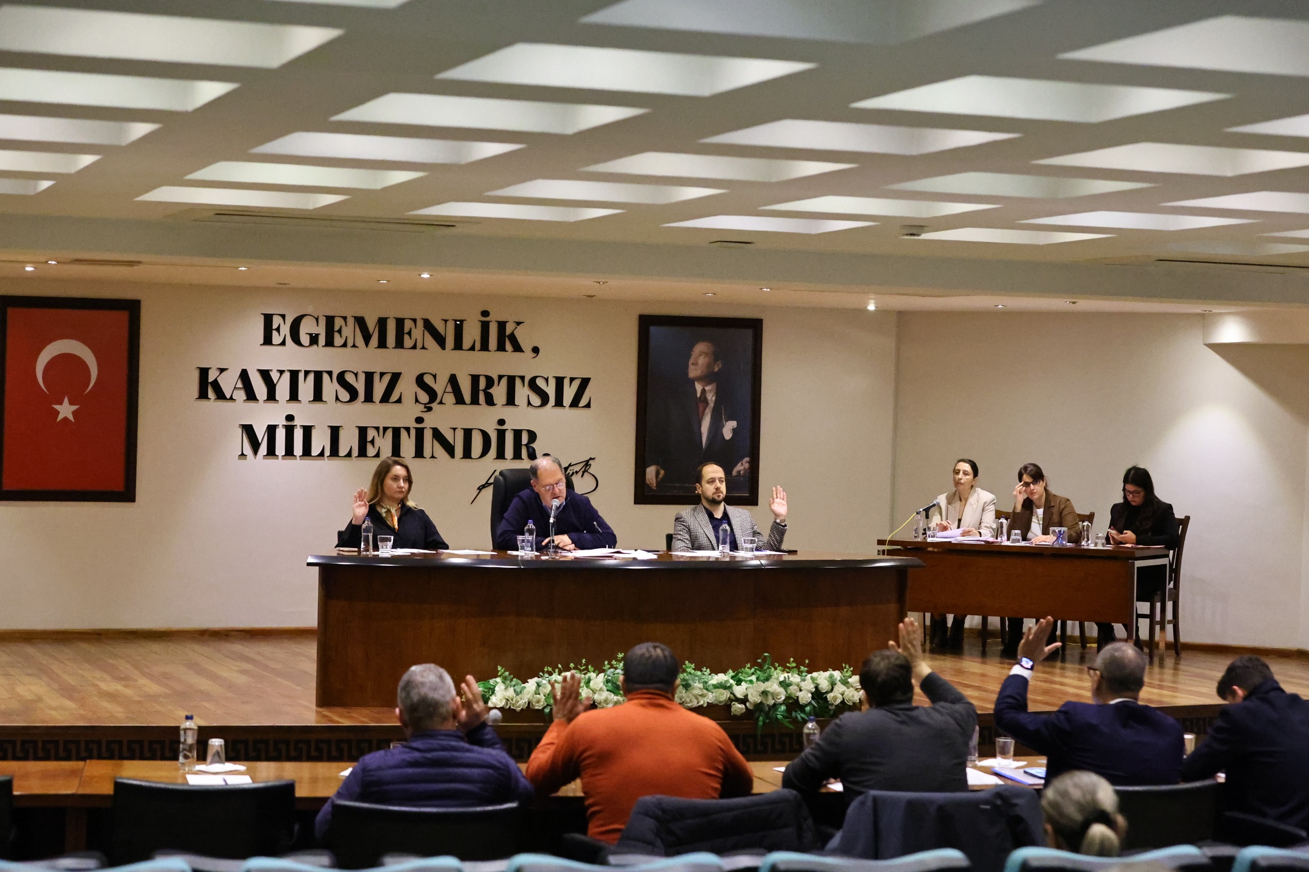 Efes Selçuk’ta Hem Spor Hem Sosyal Destek: Meclisten Önemli Açıklamalar