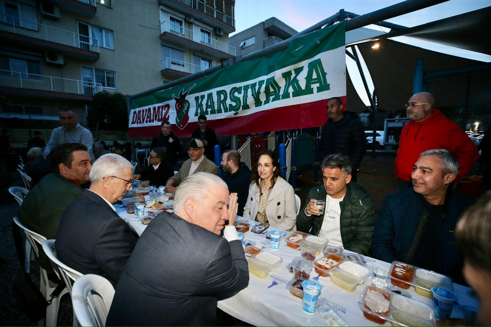 Başkan Ünsal taraftarlarla iftarda buluştu