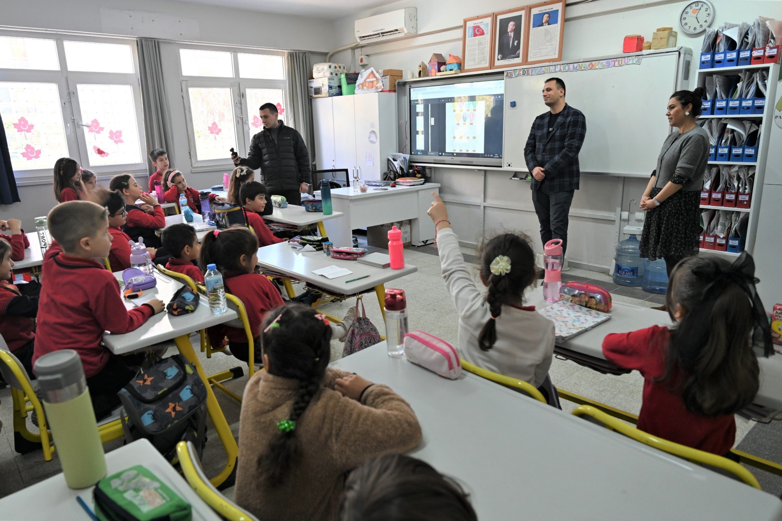 Ömer Eşki Hayat Bilgisi dersinde yerel yönetimleri anlattı