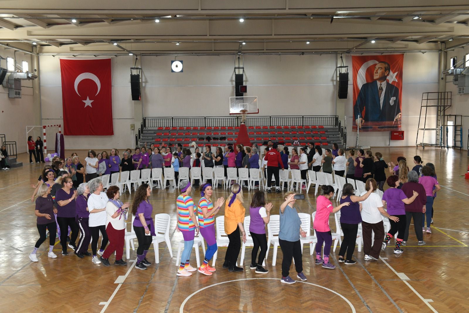 Çiğli’de 8 Mart Ruhu: Kadınlar Sanatla, Sporla ve Yürüyüşle Buluştu