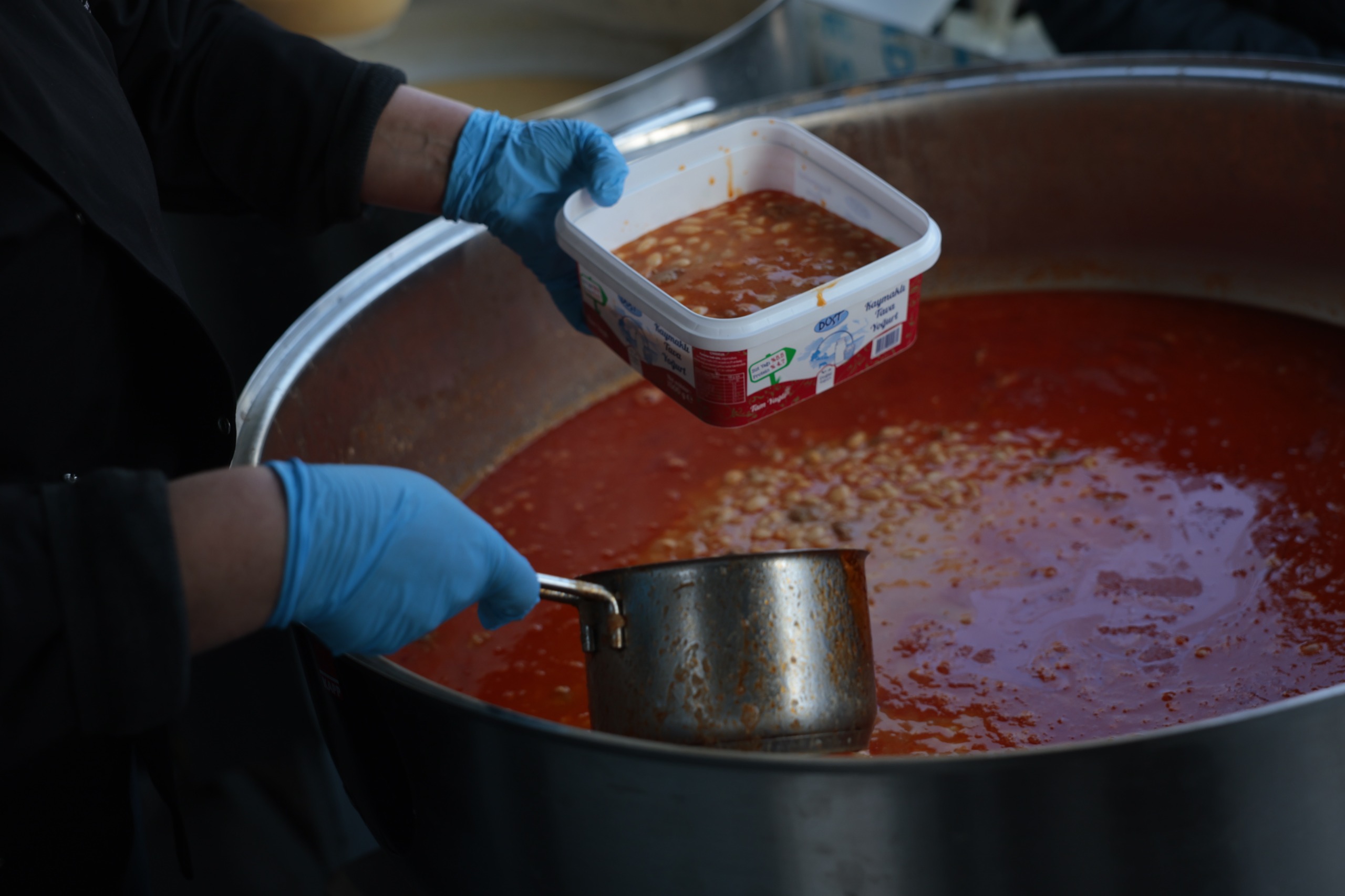 Konak’ta Ramazan bereketi Zafertepe’den başladı