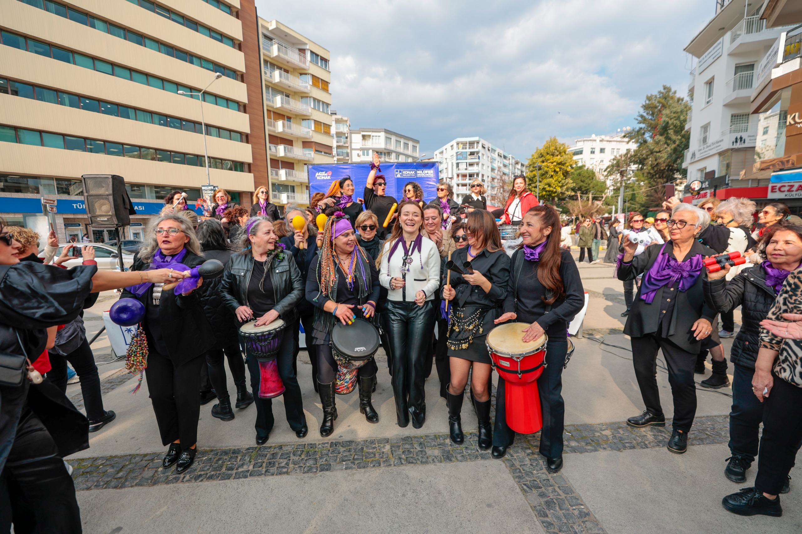 Konak’ta kadın emeği ve dayanışmasına festival gibi kutlama