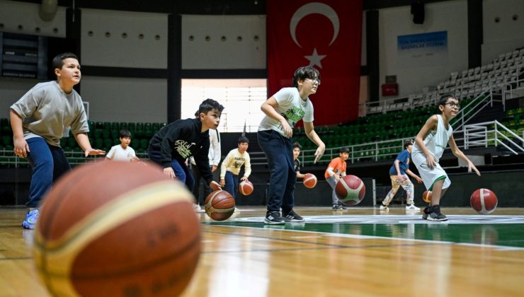 Bornova’da çocuklar sporla büyüyor