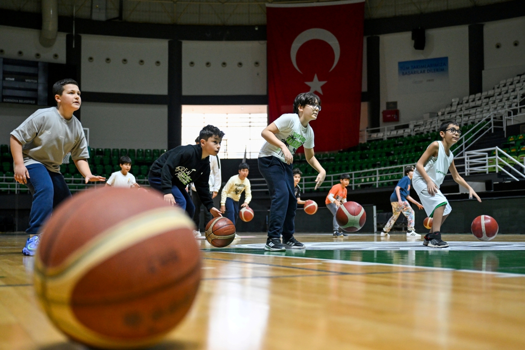 Bornova’da çocuklar sporla büyüyor