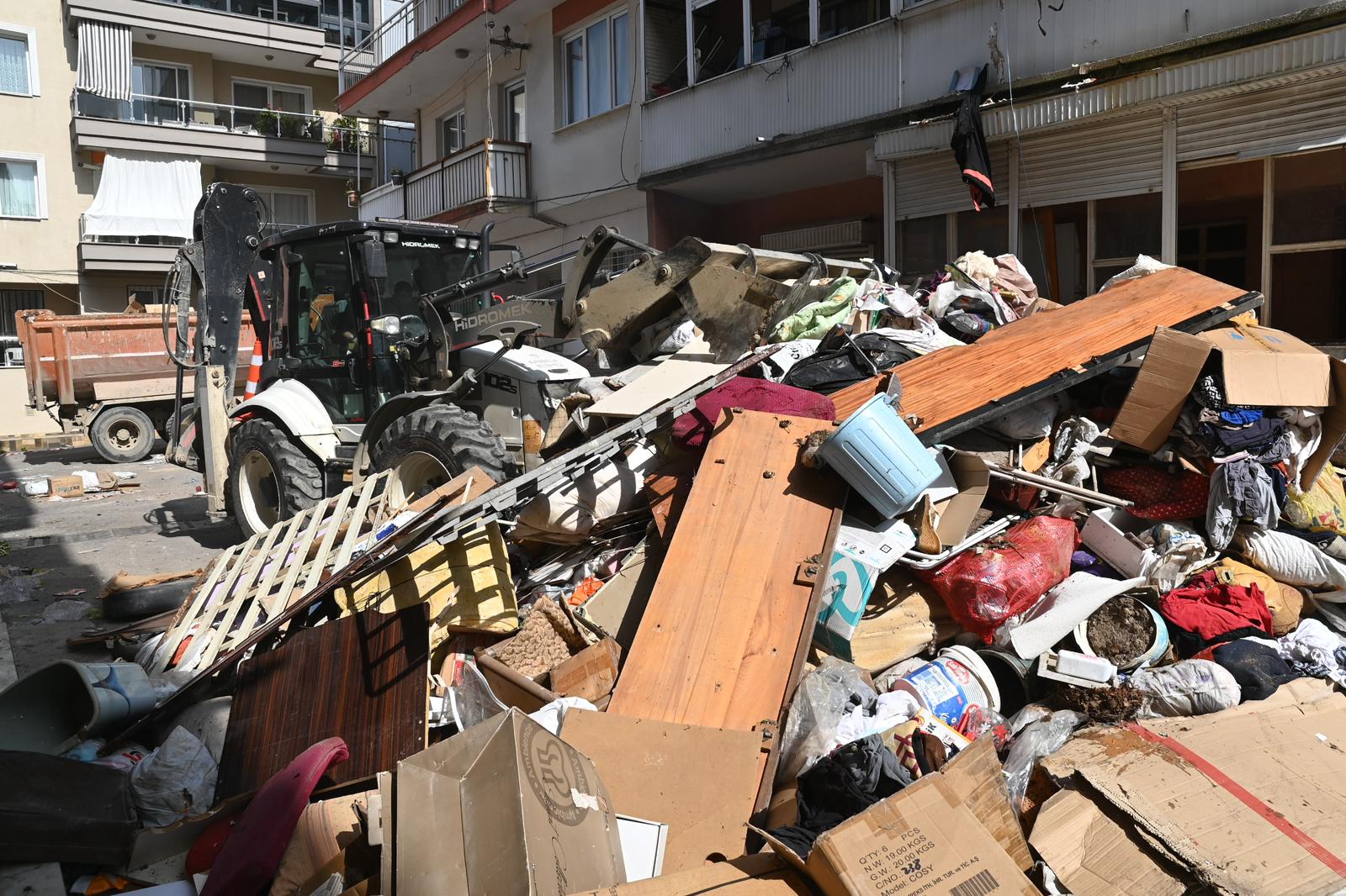 Karabağlar Belediyesi’nden Çöp Evle İlgili Açıklama