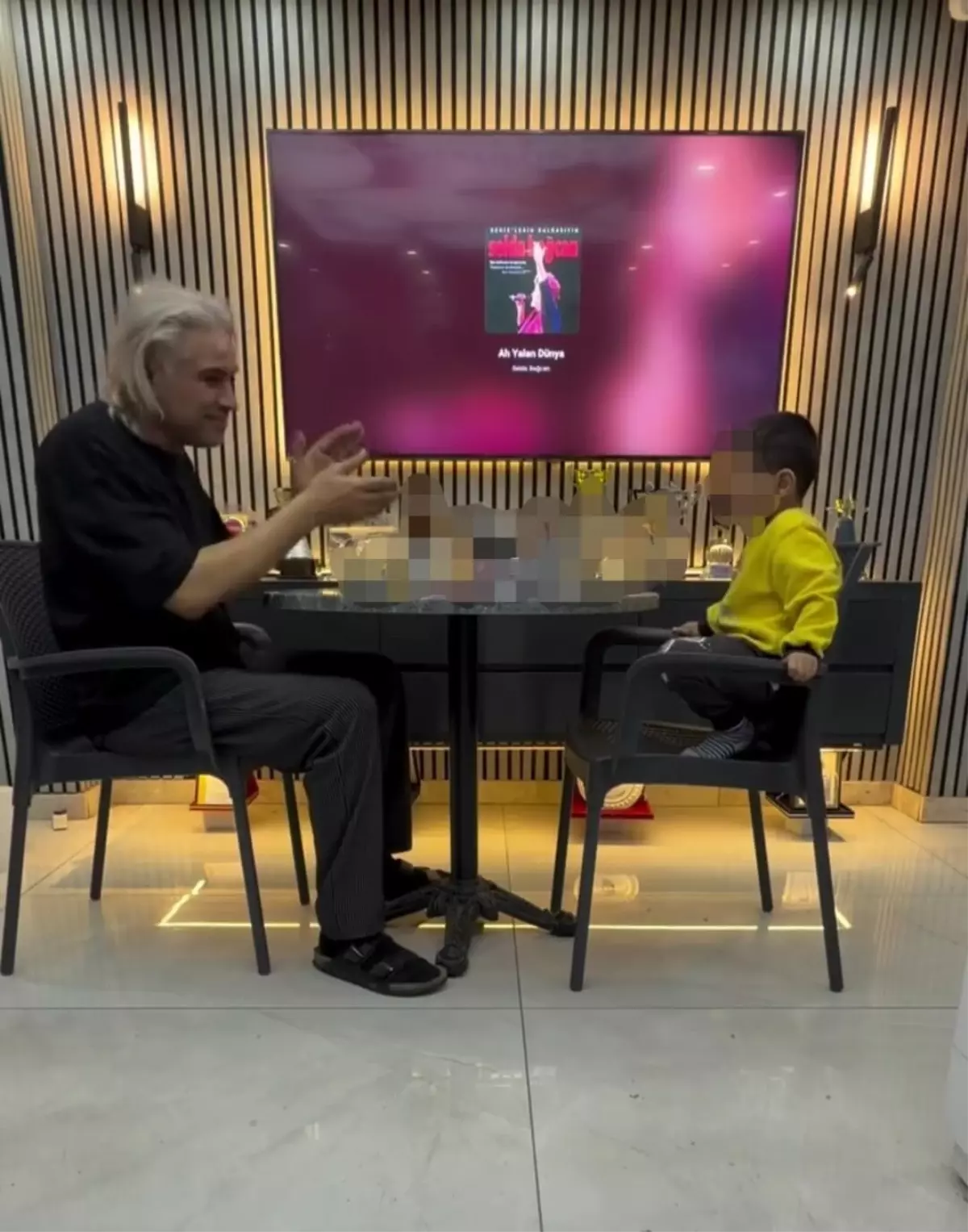 Çocuk Alkol Masasında: Baba Gözaltında!