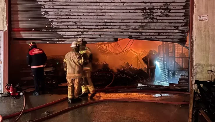 Buca’da Mobilya Atölyesinde Korkutan Yangın!