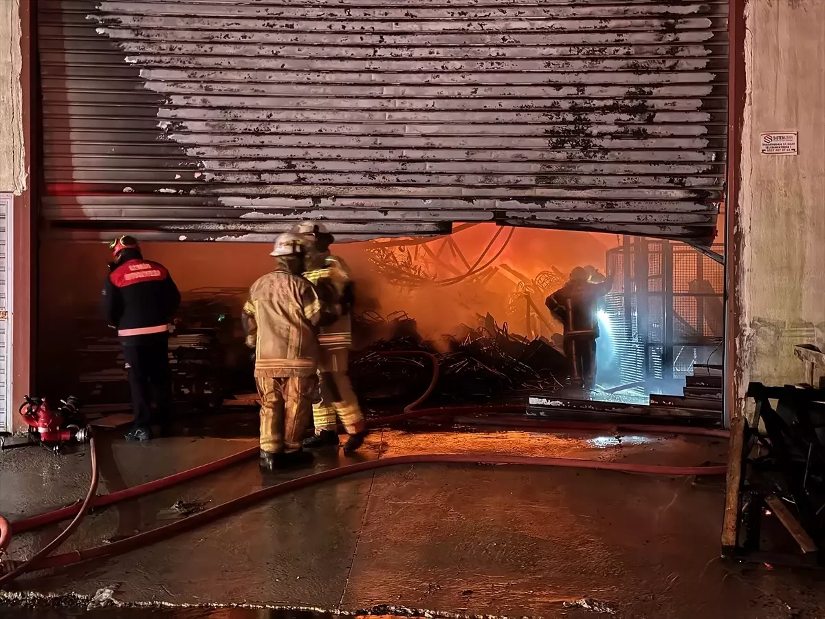 Buca’da Mobilya Atölyesinde Korkutan Yangın!