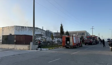 Tire OSB’de Atık Depo Yangını Kontrol Altına Alındı